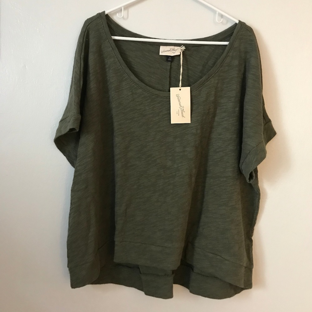 NWT Grey Universal Thread Top 2X